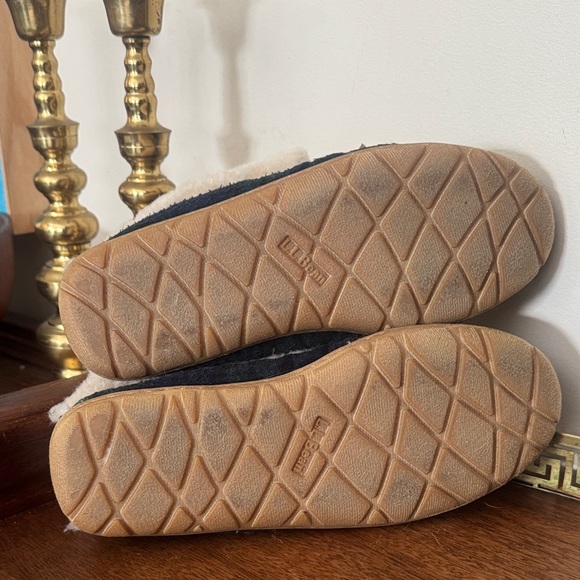 L.L. Bean Plaid Moccasin Slippers with Fleece Lining - Picture 6 of 9
